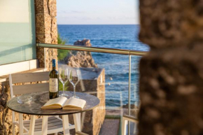 Black Rocks Family, Luxury Seafront Beach Maisonette
